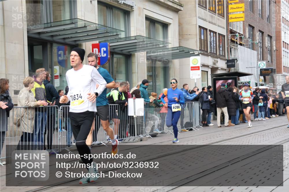 05.10.2025 - 20. swb-Marathon Bremen Strokosch-Dieckow http://msf.ph/oto/9236932 05.10.2025 10:45:06 Ziel 9222, 9250, 9290, 9396, 9885, 9963, 10053, 10431, 10447, 10634, 10682, 10898, 11346, 11403, 11488, 11585, 9222, 9250, 9290, 9396, 9885, 9963, 10053, 10431, 10447, 10634, 10682, 10898, 11346, 11403, 11488, 11585 meine-sportfotos.de