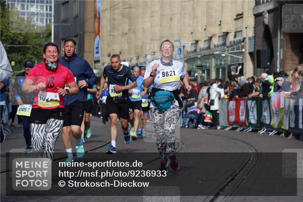 05.10.2025 - 20. swb-Marathon Bremen Strokosch-Dieckow http://msf.ph/oto/9236933 05.10.2025 10:55:44 Ziel 9197, 9521, 9621, 9882, 10088, 10253, 10287, 10323, 10385, 10653, 10800, 10909, 11052, 11081, 11249, 11586, 11624 meine-sportfotos.de