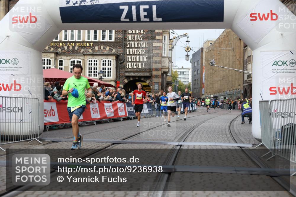 05.10.2025 - 20. swb-Marathon Bremen Yannick Fuchs http://msf.ph/oto/9236938 05.10.2025 10:38:51 Ziel 9341, 10409, 10517, 10862, 11132 meine-sportfotos.de