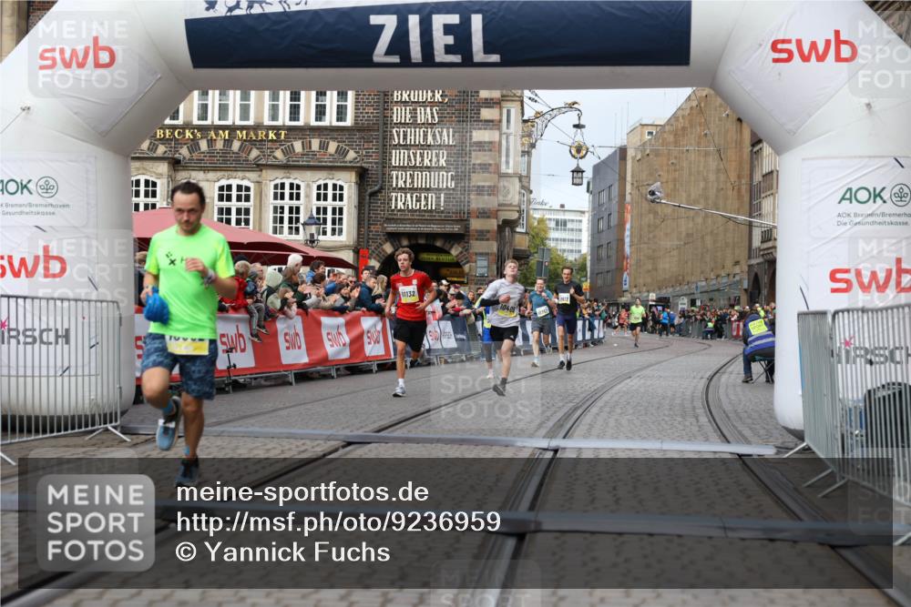 05.10.2025 - 20. swb-Marathon Bremen Yannick Fuchs http://msf.ph/oto/9236959 05.10.2025 10:38:51 Ziel 9341, 10409, 10517, 10862, 11132 meine-sportfotos.de