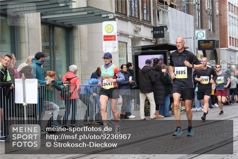 05.10.2025 - 20. swb-Marathon Bremen Strokosch-Dieckow http://msf.ph/oto/9236967 05.10.2025 10:45:07 Ziel 8000, 9200, 9222, 9250, 9290, 9396, 9885, 9963, 10053, 10447, 10634, 10682, 10898, 11346, 11403, 11585, 11678, 11745, 8000, 9200, 9222, 9250, 9290, 9396, 9885, 9963, 10053, 10447, 10634, 10682, 10898, 11346, 11403, 11585, 11678, 11745 meine-sportfotos.de