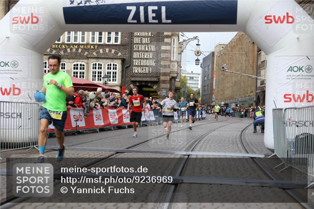 05.10.2025 - 20. swb-Marathon Bremen Yannick Fuchs http://msf.ph/oto/9236969 05.10.2025 10:38:51 Ziel 9341, 10409, 10517, 10862, 11132 meine-sportfotos.de