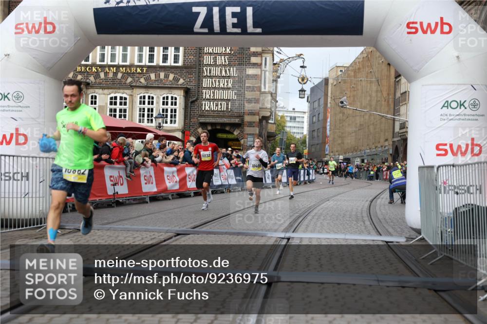 05.10.2025 - 20. swb-Marathon Bremen Yannick Fuchs http://msf.ph/oto/9236975 05.10.2025 10:38:51 Ziel 9341, 10409, 10517, 10862, 11132 meine-sportfotos.de