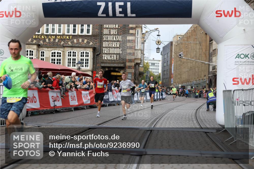 05.10.2025 - 20. swb-Marathon Bremen Yannick Fuchs http://msf.ph/oto/9236990 05.10.2025 10:38:51 Ziel 9341, 10409, 10517, 10862, 11132 meine-sportfotos.de