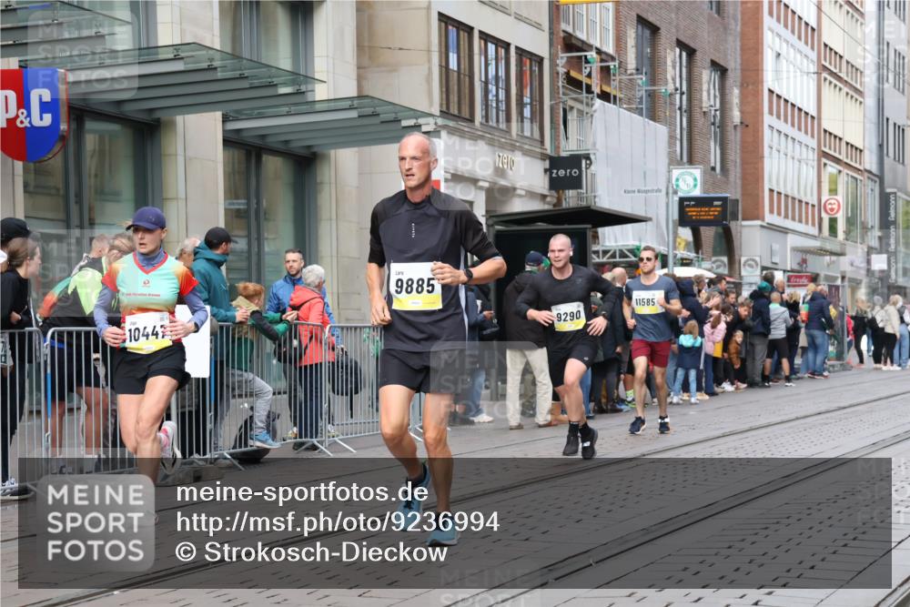 05.10.2025 - 20. swb-Marathon Bremen Strokosch-Dieckow http://msf.ph/oto/9236994 05.10.2025 10:45:09 Ziel 8000, 9200, 9222, 9250, 9290, 9396, 9709, 9885, 9963, 10053, 10447, 10634, 10639, 10682, 10898, 11346, 11403, 11585, 11678, 11745, 8000, 9200, 9222, 9250, 9290, 9396, 9709, 9885, 9963, 10053, 10447, 10634, 10639, 10682, 10898, 11346, 11403, 11585, 11678, 11745 meine-sportfotos.de