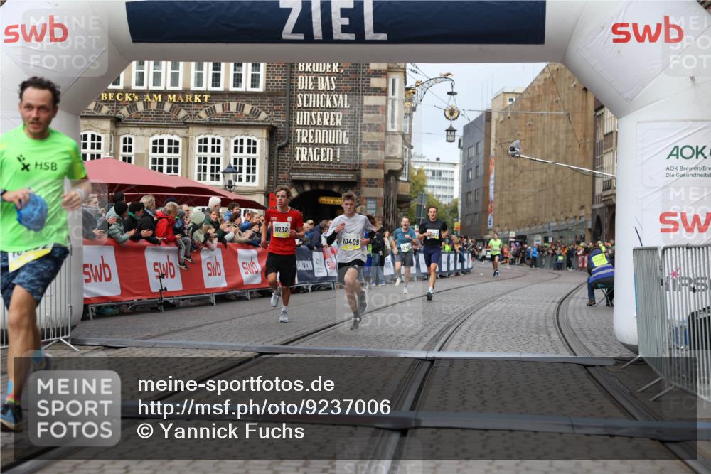 05.10.2025 - 20. swb-Marathon Bremen Yannick Fuchs http://msf.ph/oto/9237006 05.10.2025 10:38:51 Ziel 9341, 10409, 10517, 10862, 11132 meine-sportfotos.de