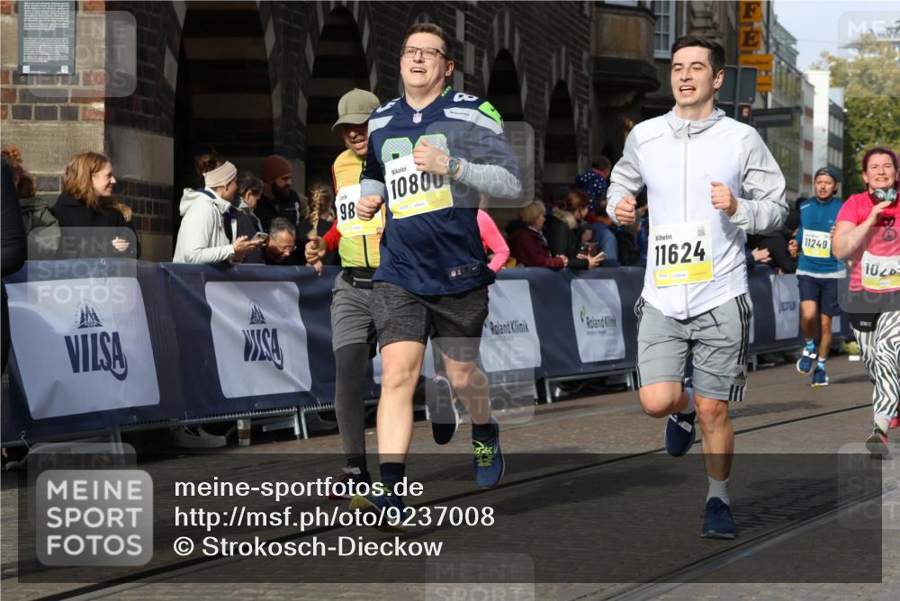 05.10.2025 - 20. swb-Marathon Bremen Strokosch-Dieckow http://msf.ph/oto/9237008 05.10.2025 10:55:46 Ziel 9521, 9621, 9882, 10088, 10253, 10287, 10323, 10385, 10610, 10653, 10800, 11052, 11249, 11439, 11586, 11624 meine-sportfotos.de