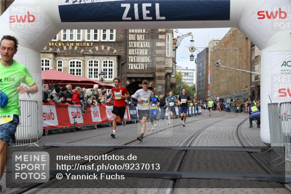 05.10.2025 - 20. swb-Marathon Bremen Yannick Fuchs http://msf.ph/oto/9237013 05.10.2025 10:38:52 Ziel 9341, 10352, 10409, 10517, 10862, 11132 meine-sportfotos.de