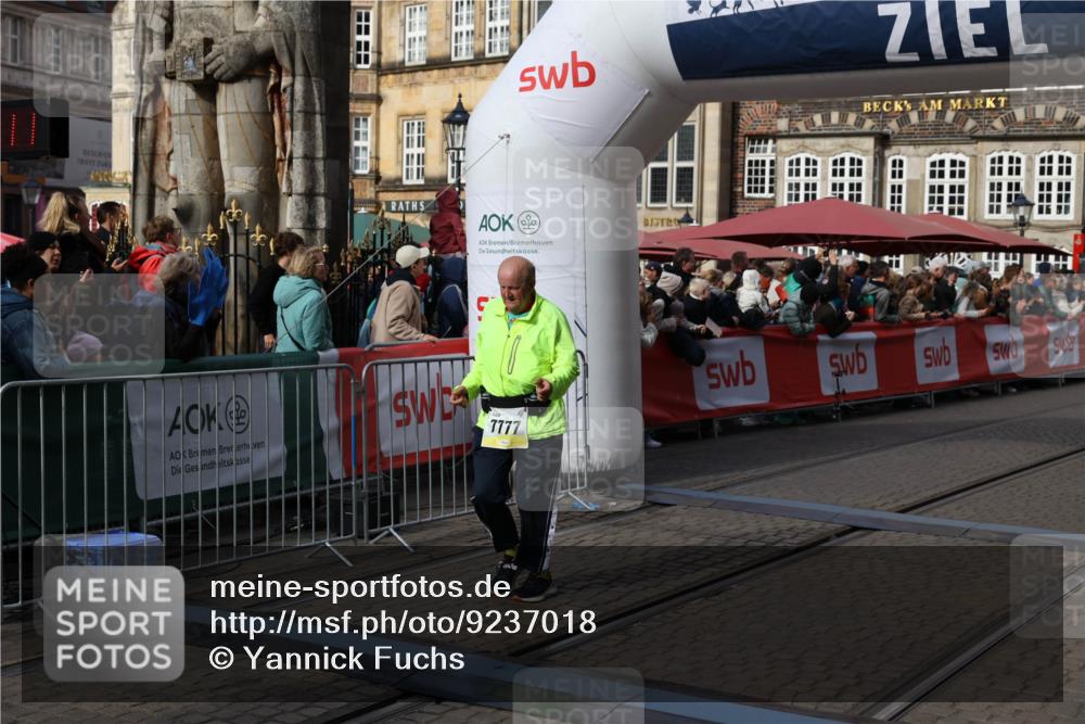 05.10.2025 - 20. swb-Marathon Bremen Yannick Fuchs http://msf.ph/oto/9237018 05.10.2025 11:06:00 Ziel 7777, 9907, 10619, 10769, 11455 meine-sportfotos.de