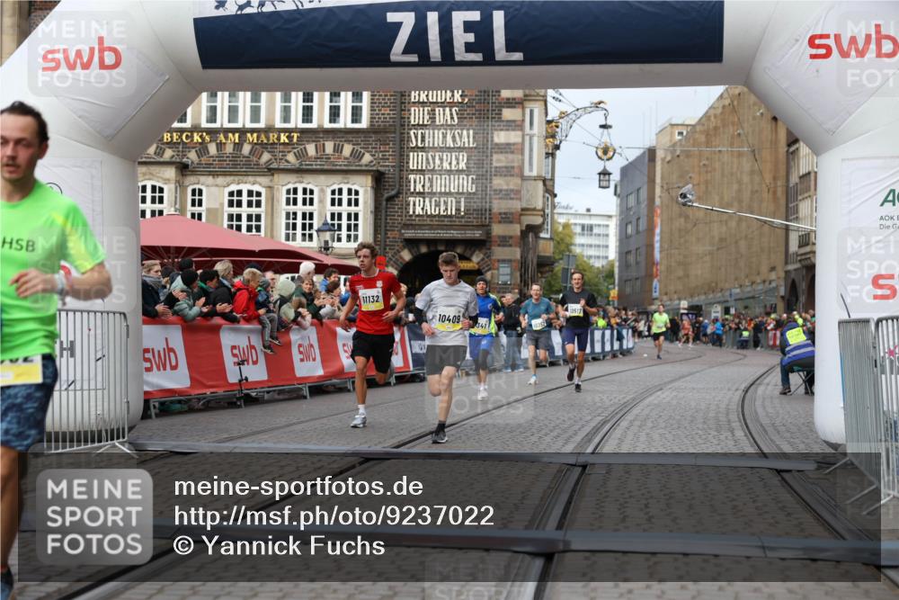 05.10.2025 - 20. swb-Marathon Bremen Yannick Fuchs http://msf.ph/oto/9237022 05.10.2025 10:38:52 Ziel 9341, 10352, 10409, 10517, 10862, 11132 meine-sportfotos.de