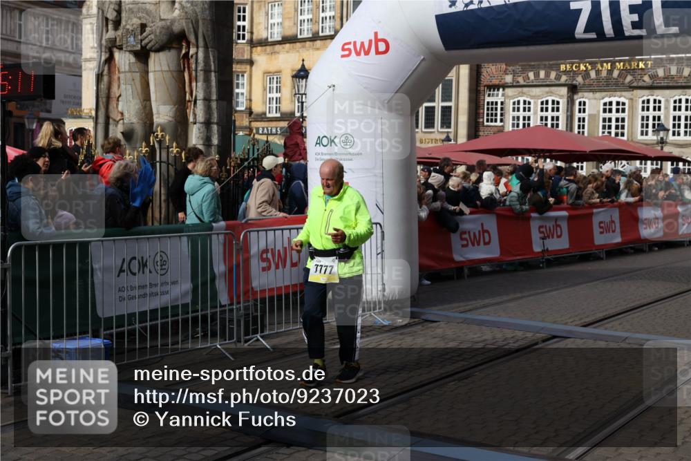 05.10.2025 - 20. swb-Marathon Bremen Yannick Fuchs http://msf.ph/oto/9237023 05.10.2025 11:06:00 Ziel 7777, 9907, 10619, 10769, 11455 meine-sportfotos.de