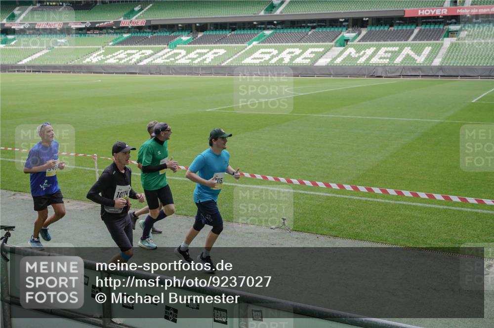05.10.2025 - 20. swb-Marathon Bremen Michael Burmester http://msf.ph/oto/9237027 05.10.2025 10:32:50 Laufen im Stadion 7165, 8326, 8333, 9176, 9187, 9195, 9197, 9238, 9260, 9268, 9284, 9295, 9313, 9318, 9367, 9392, 9402, 9407, 9436, 9439, 9456, 9461, 9464, 9475, 9492, 9494, 9514, 9517, 9548, 9570, 9574, 9621, 9650, 9701, 9703, 9754, 9776, 9830, 9834, 9856, 9868, 9900, 9918, 9933, 9939, 9950, 9956, 9957, 9985, 10007, 10008, 10034, 10042, 10046, 10097, 10174, 10215, 10234, 10253, 10308, 10309, 10326, 10349, 10385, 10387, 10388, 10394, 10402, 10416, 10436, 10460, 10475, 10487 meine-sportfotos.de