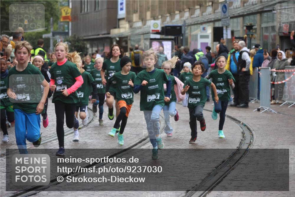05.10.2025 - 20. swb-Marathon Bremen Strokosch-Dieckow http://msf.ph/oto/9237030 05.10.2025 15:20:35 Ziel  meine-sportfotos.de