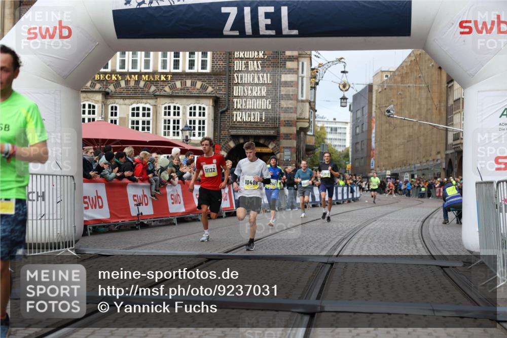 05.10.2025 - 20. swb-Marathon Bremen Yannick Fuchs http://msf.ph/oto/9237031 05.10.2025 10:38:52 Ziel 9341, 10352, 10409, 10517, 10862, 11132 meine-sportfotos.de