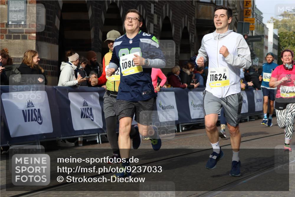 05.10.2025 - 20. swb-Marathon Bremen Strokosch-Dieckow http://msf.ph/oto/9237033 05.10.2025 10:55:46 Ziel 9521, 9621, 9882, 10088, 10253, 10287, 10323, 10385, 10610, 10653, 10800, 11052, 11249, 11439, 11586, 11624 meine-sportfotos.de