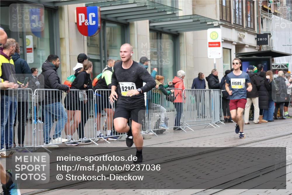 05.10.2025 - 20. swb-Marathon Bremen Strokosch-Dieckow http://msf.ph/oto/9237036 05.10.2025 10:45:10 Ziel 8000, 9200, 9222, 9250, 9396, 9709, 9885, 9963, 10053, 10447, 10634, 10639, 10682, 10792, 11346, 11403, 11585, 11678, 11745, 8000, 9200, 9222, 9250, 9396, 9709, 9885, 9963, 10053, 10447, 10634, 10639, 10682, 10792, 11346, 11403, 11585, 11678, 11745 meine-sportfotos.de