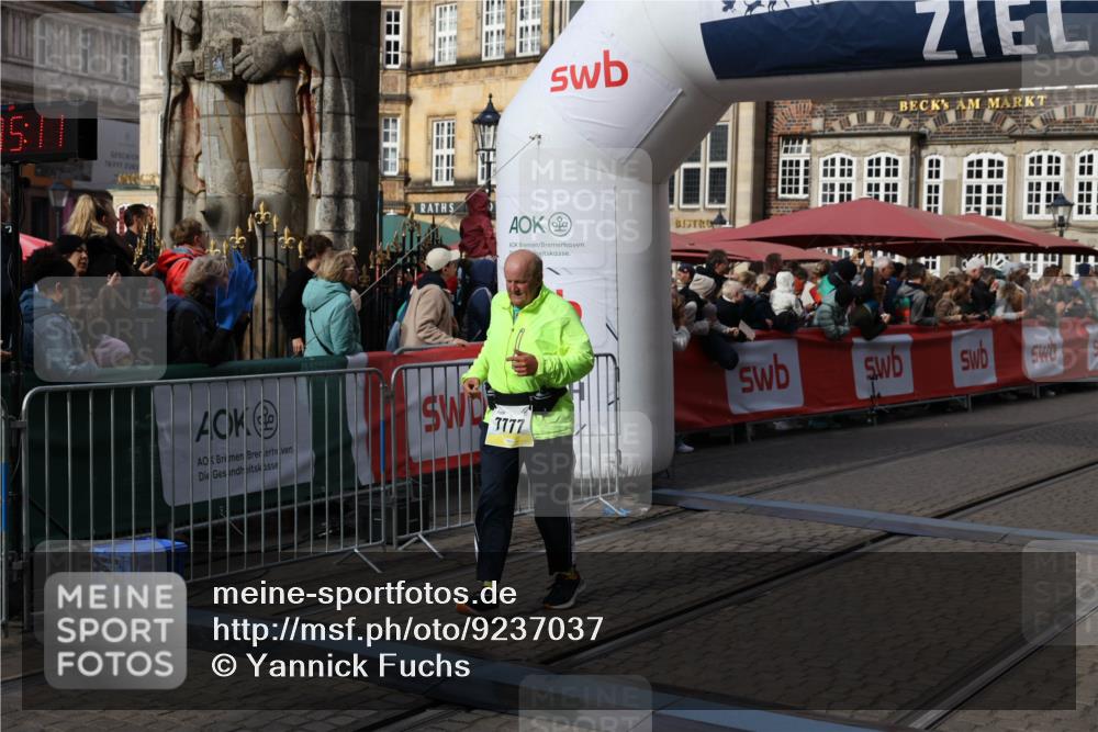 05.10.2025 - 20. swb-Marathon Bremen Yannick Fuchs http://msf.ph/oto/9237037 05.10.2025 11:06:00 Ziel 7777, 9907, 10619, 10769, 11455 meine-sportfotos.de