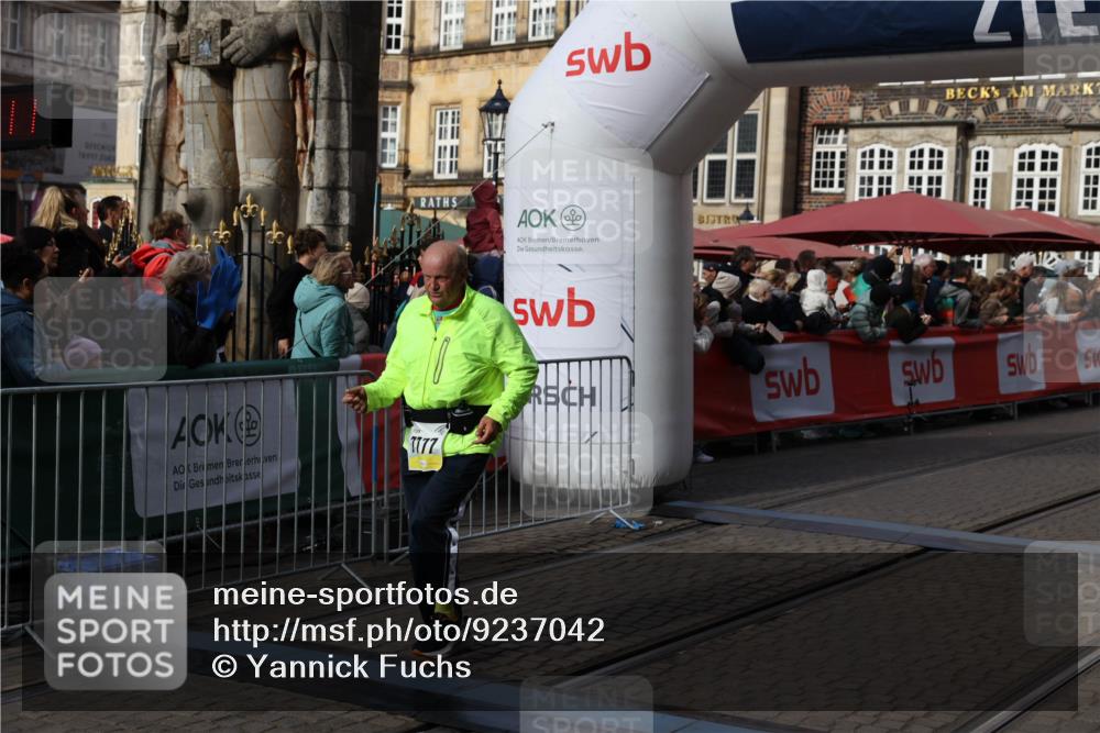 05.10.2025 - 20. swb-Marathon Bremen Yannick Fuchs http://msf.ph/oto/9237042 05.10.2025 11:06:01 Ziel 7777, 9907, 10619, 11455 meine-sportfotos.de