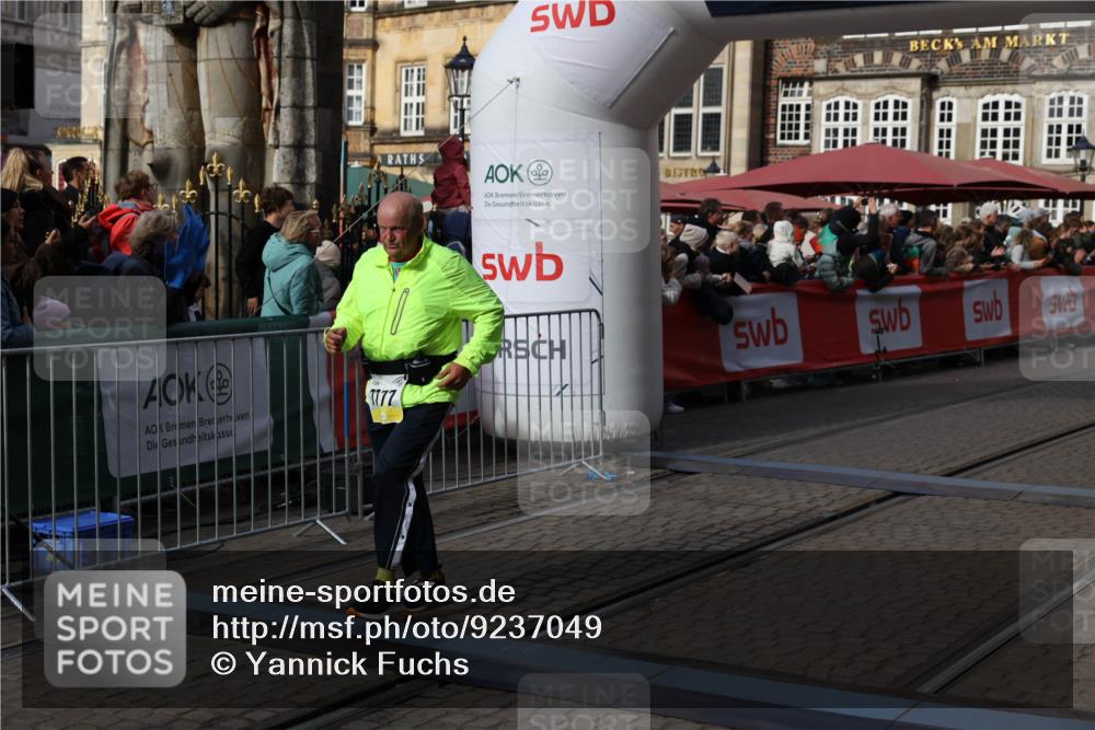 05.10.2025 - 20. swb-Marathon Bremen Yannick Fuchs http://msf.ph/oto/9237049 05.10.2025 11:06:01 Ziel 7777, 9907, 10619, 11455 meine-sportfotos.de