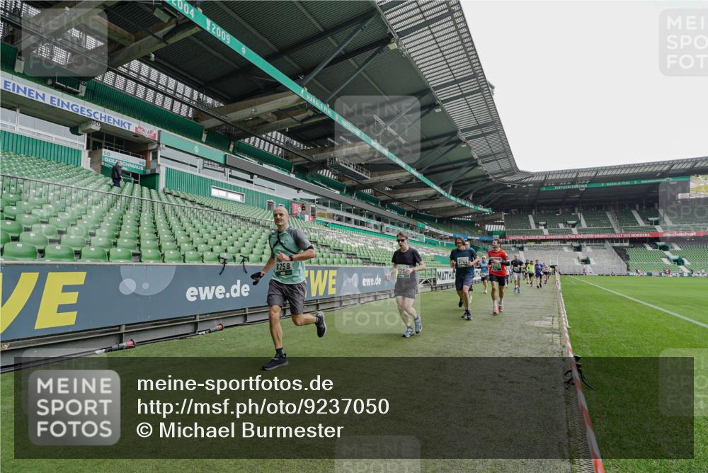 05.10.2025 - 20. swb-Marathon Bremen Michael Burmester http://msf.ph/oto/9237050 05.10.2025 12:59:45 Laufen im Stadion 27, 99, 226, 807, 860, 954, 978, 1043, 1516, 1525, 1548, 1598, 1711, 1843, 1854, 2609, 2663, 2782, 2866, 2941, 2945, 3086, 3087, 3104, 3169, 3230, 3592, 3747, 3783, 3888, 4181, 4220, 4380, 4395, 4486, 4536, 4824, 4827, 5493, 5510, 5530, 6030, 6126, 6374, 6439, 6536, 6674, 6881, 7201, 7262, 7295, 7307, 7398, 7421, 7467, 7511, 7537, 7598, 7679, 7906, 7929, 8097, 8214, 8258, 8372, 8485, 8699, 8981, 9024, 9072, 10526, 219, 586, 667, 1229 meine-sportfotos.de