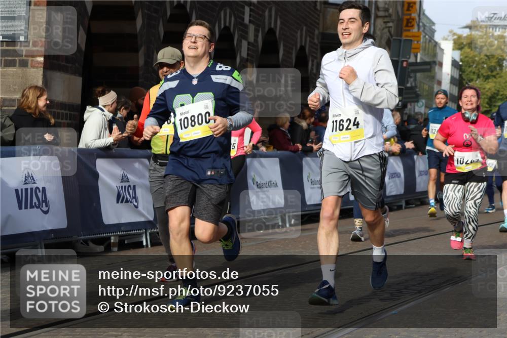 05.10.2025 - 20. swb-Marathon Bremen Strokosch-Dieckow http://msf.ph/oto/9237055 05.10.2025 10:55:46 Ziel 9521, 9621, 9882, 10088, 10253, 10287, 10323, 10385, 10610, 10653, 10800, 11052, 11249, 11439, 11586, 11624 meine-sportfotos.de