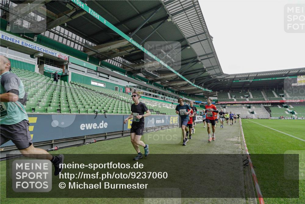 05.10.2025 - 20. swb-Marathon Bremen Michael Burmester http://msf.ph/oto/9237060 05.10.2025 12:59:45 Laufen im Stadion 27, 99, 226, 807, 860, 954, 978, 1043, 1516, 1525, 1548, 1598, 1711, 1843, 1854, 2609, 2663, 2782, 2866, 2941, 2945, 3086, 3087, 3104, 3169, 3230, 3592, 3747, 3783, 3888, 4181, 4220, 4380, 4395, 4486, 4536, 4824, 4827, 5493, 5510, 5530, 6030, 6126, 6374, 6439, 6536, 6674, 6881, 7201, 7262, 7295, 7307, 7398, 7421, 7467, 7511, 7537, 7598, 7679, 7906, 7929, 8097, 8214, 8258, 8372, 8485, 8699, 8981, 9024, 9072, 10526, 219, 586, 667, 1229 meine-sportfotos.de