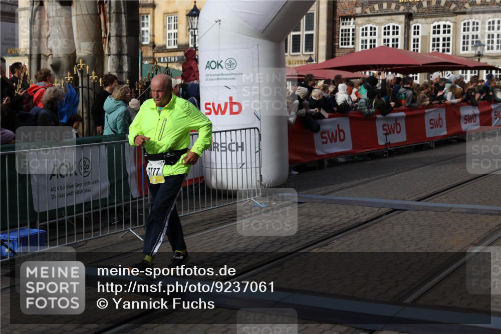 05.10.2025 - 20. swb-Marathon Bremen Yannick Fuchs http://msf.ph/oto/9237061 05.10.2025 11:06:01 Ziel 7777, 9907, 10619, 11455 meine-sportfotos.de