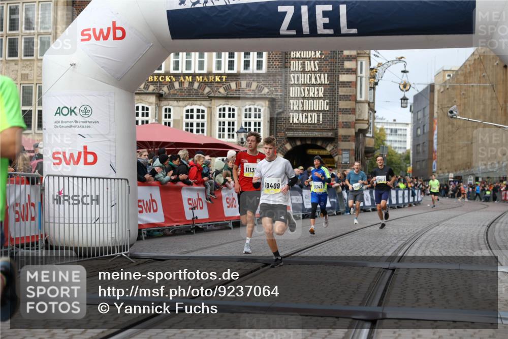 05.10.2025 - 20. swb-Marathon Bremen Yannick Fuchs http://msf.ph/oto/9237064 05.10.2025 10:38:52 Ziel 9341, 10352, 10409, 10517, 10862, 11132 meine-sportfotos.de