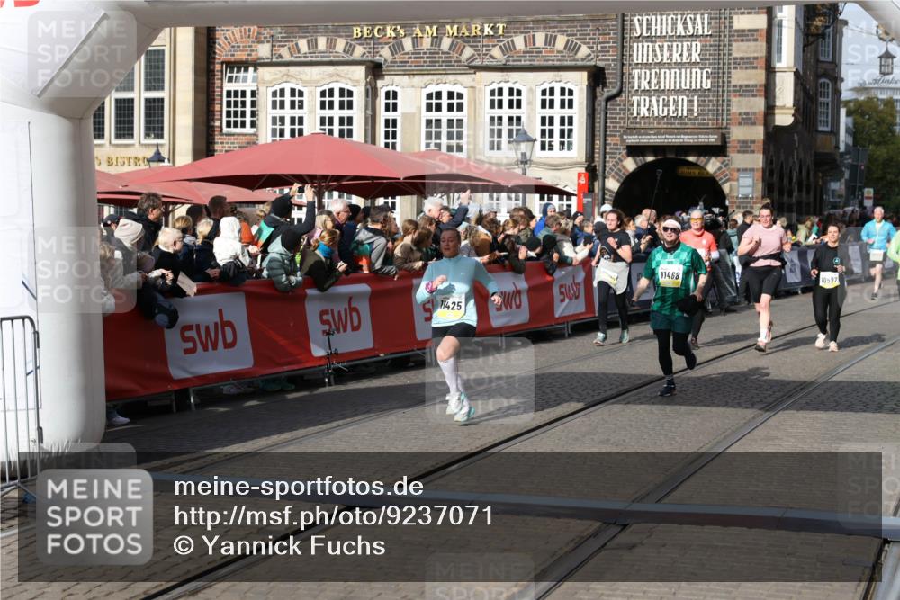 05.10.2025 - 20. swb-Marathon Bremen Yannick Fuchs http://msf.ph/oto/9237071 05.10.2025 11:06:05 Ziel 7777, 9931, 11425, 11468 meine-sportfotos.de