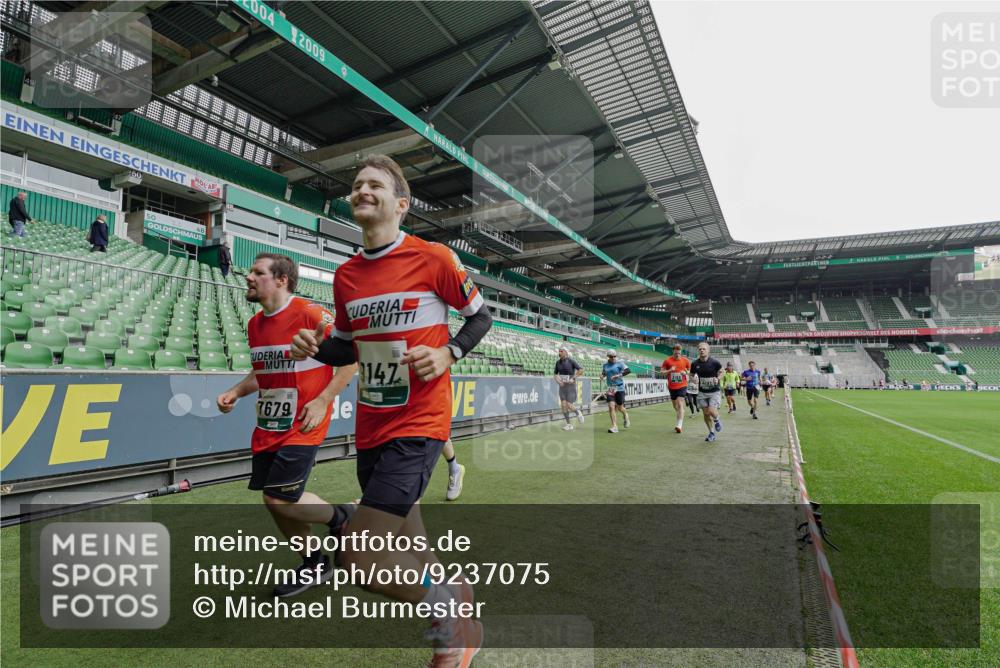 05.10.2025 - 20. swb-Marathon Bremen Michael Burmester http://msf.ph/oto/9237075 05.10.2025 12:59:47 Laufen im Stadion 27, 99, 226, 627, 807, 860, 954, 978, 1043, 1516, 1525, 1548, 1598, 1711, 1843, 1854, 2609, 2663, 2782, 2866, 2941, 2945, 3086, 3087, 3104, 3169, 3230, 3592, 3747, 3783, 3888, 4181, 4220, 4380, 4395, 4486, 4536, 4824, 4827, 5493, 5510, 6030, 6126, 6374, 6439, 6536, 6674, 6881, 7201, 7262, 7295, 7307, 7398, 7421, 7467, 7511, 7537, 7598, 7679, 7906, 7929, 8097, 8214, 8258, 8372, 8485, 8699, 8981, 9072, 10526, 219, 586, 667, 1229, 1843 meine-sportfotos.de