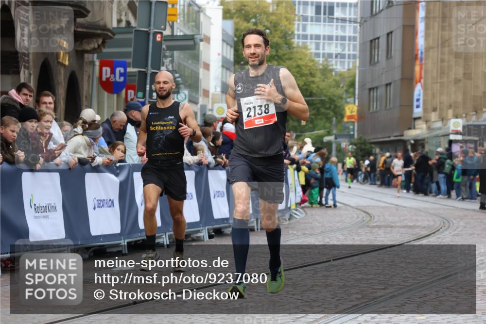 05.10.2025 - 20. swb-Marathon Bremen Strokosch-Dieckow http://msf.ph/oto/9237080 05.10.2025 12:40:11 Ziel 1714, 2138 meine-sportfotos.de