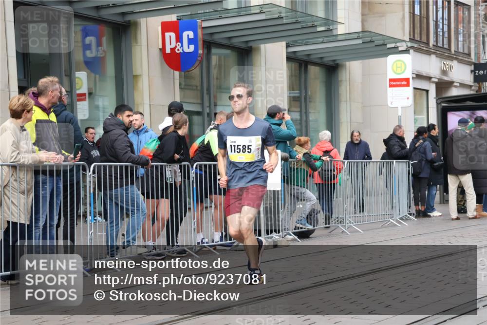 05.10.2025 - 20. swb-Marathon Bremen Strokosch-Dieckow http://msf.ph/oto/9237081 05.10.2025 10:45:12 Ziel 28, 8000, 9200, 9222, 9250, 9396, 9709, 9885, 10053, 10447, 10634, 10639, 10682, 10792, 11346, 11403, 11585, 11678, 11745, 28, 8000, 9200, 9222, 9250, 9396, 9709, 9885, 10053, 10447, 10634, 10639, 10682, 10792, 11346, 11403, 11585, 11678, 11745 meine-sportfotos.de