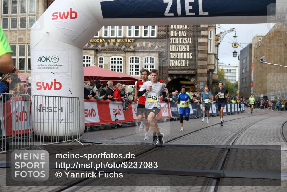 05.10.2025 - 20. swb-Marathon Bremen Yannick Fuchs http://msf.ph/oto/9237083 05.10.2025 10:38:52 Ziel 9341, 10352, 10409, 10517, 10862, 11132 meine-sportfotos.de
