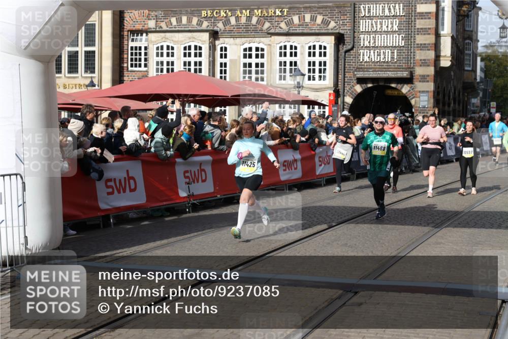05.10.2025 - 20. swb-Marathon Bremen Yannick Fuchs http://msf.ph/oto/9237085 05.10.2025 11:06:05 Ziel 7777, 9931, 11425, 11468 meine-sportfotos.de