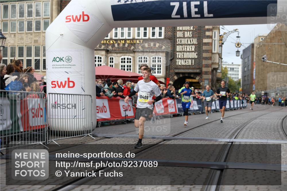 05.10.2025 - 20. swb-Marathon Bremen Yannick Fuchs http://msf.ph/oto/9237089 05.10.2025 10:38:52 Ziel 9341, 10352, 10409, 10517, 10862, 11132 meine-sportfotos.de