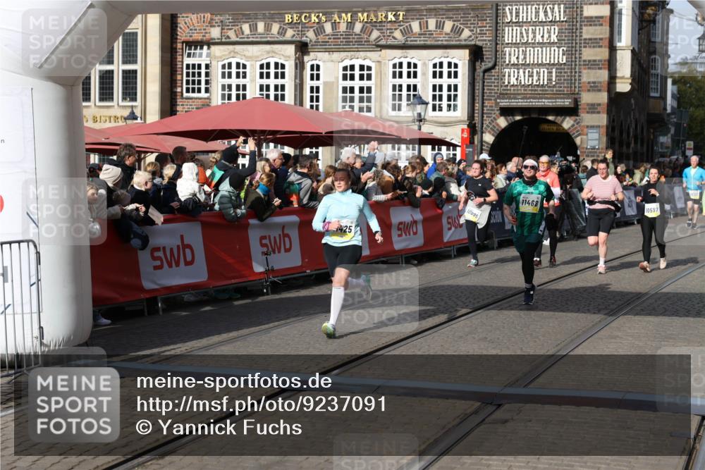 05.10.2025 - 20. swb-Marathon Bremen Yannick Fuchs http://msf.ph/oto/9237091 05.10.2025 11:06:05 Ziel 7777, 9931, 11425, 11468 meine-sportfotos.de