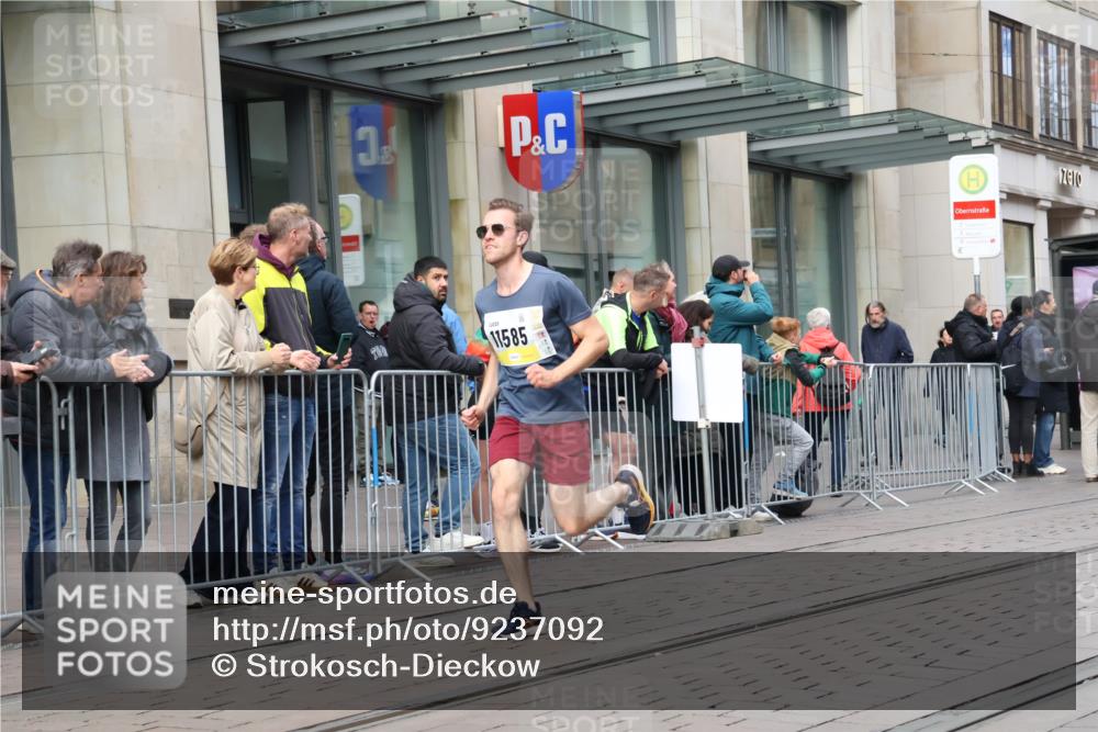 05.10.2025 - 20. swb-Marathon Bremen Strokosch-Dieckow http://msf.ph/oto/9237092 05.10.2025 10:45:12 Ziel 28, 8000, 9200, 9222, 9250, 9396, 9709, 9885, 10053, 10447, 10634, 10639, 10682, 10792, 11346, 11403, 11585, 11678, 11745, 28, 8000, 9200, 9222, 9250, 9396, 9709, 9885, 10053, 10447, 10634, 10639, 10682, 10792, 11346, 11403, 11585, 11678, 11745 meine-sportfotos.de