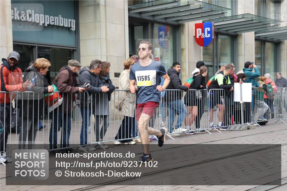 05.10.2025 - 20. swb-Marathon Bremen Strokosch-Dieckow http://msf.ph/oto/9237102 05.10.2025 10:45:12 Ziel 28, 8000, 9200, 9222, 9250, 9396, 9709, 9885, 10053, 10447, 10634, 10639, 10682, 10792, 11346, 11403, 11585, 11678, 11745, 28, 8000, 9200, 9222, 9250, 9396, 9709, 9885, 10053, 10447, 10634, 10639, 10682, 10792, 11346, 11403, 11585, 11678, 11745 meine-sportfotos.de