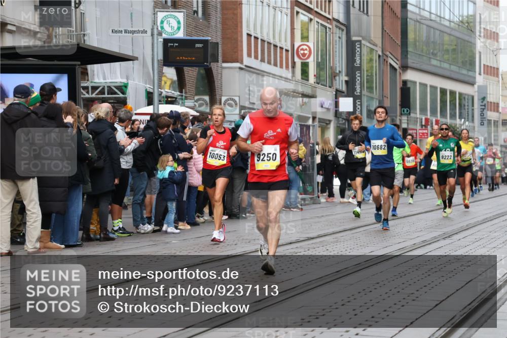 05.10.2025 - 20. swb-Marathon Bremen Strokosch-Dieckow http://msf.ph/oto/9237113 05.10.2025 10:45:15 Ziel 28, 8000, 9200, 9222, 9250, 9396, 9709, 9885, 9960, 10053, 10350, 10447, 10639, 10682, 10792, 10823, 11346, 11403, 11585, 11678, 11745, 28, 8000, 9200, 9222, 9250, 9396, 9709, 9885, 9960, 10053, 10350, 10447, 10639, 10682, 10792, 10823, 11346, 11403, 11585, 11678, 11745 meine-sportfotos.de