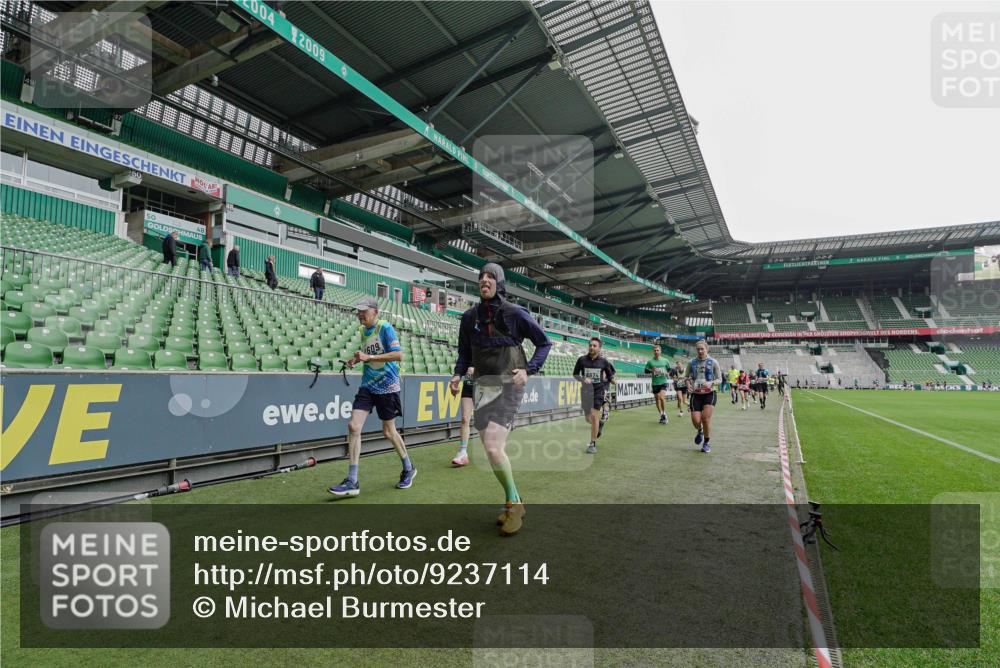 05.10.2025 - 20. swb-Marathon Bremen Michael Burmester http://msf.ph/oto/9237114 05.10.2025 12:59:54 Laufen im Stadion 27, 99, 226, 271, 491, 627, 807, 860, 954, 978, 1043, 1516, 1525, 1548, 1598, 1606, 1711, 1806, 2609, 2663, 2782, 2866, 2945, 3086, 3087, 3104, 3169, 3177, 3230, 3549, 3592, 3747, 3783, 3888, 4046, 4181, 4220, 4380, 4395, 4486, 4536, 4592, 4824, 5493, 5510, 5627, 6030, 6126, 6208, 6389, 6439, 6536, 6636, 6674, 6762, 6881, 7201, 7295, 7307, 7398, 7421, 7467, 7511, 7537, 7598, 7679, 7906, 7929, 8097, 8258, 8372, 8485, 8699, 8981, 9072, 10526, 219, 667, 1516, 1843 meine-sportfotos.de