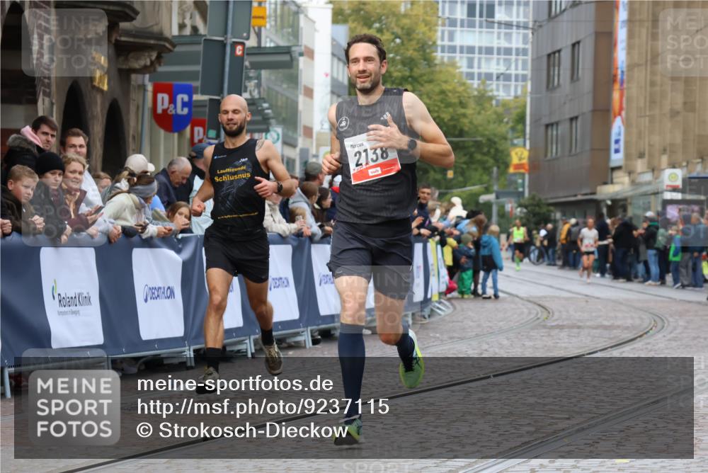 05.10.2025 - 20. swb-Marathon Bremen Strokosch-Dieckow http://msf.ph/oto/9237115 05.10.2025 12:40:11 Ziel 1714, 2138 meine-sportfotos.de