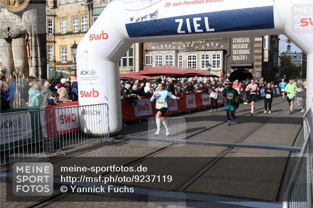 05.10.2025 - 20. swb-Marathon Bremen Yannick Fuchs http://msf.ph/oto/9237119 05.10.2025 11:06:06 Ziel 9355, 9931, 10095, 10587, 10597, 11134, 11425, 11468 meine-sportfotos.de