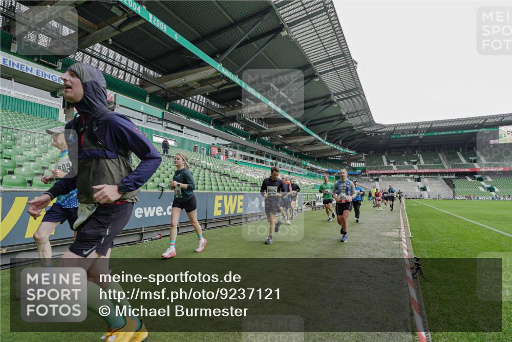 05.10.2025 - 20. swb-Marathon Bremen Michael Burmester http://msf.ph/oto/9237121 05.10.2025 12:59:55 Laufen im Stadion 27, 99, 226, 271, 491, 627, 807, 860, 954, 978, 1043, 1525, 1548, 1598, 1606, 1711, 1806, 2609, 2663, 2782, 2866, 2915, 2945, 3086, 3087, 3104, 3169, 3177, 3230, 3549, 3592, 3747, 3783, 3888, 4046, 4181, 4220, 4380, 4395, 4486, 4536, 4592, 4824, 4879, 5493, 5510, 5627, 6030, 6126, 6208, 6389, 6439, 6536, 6636, 6674, 6762, 6881, 7201, 7295, 7307, 7398, 7421, 7467, 7511, 7537, 7598, 7679, 7906, 7929, 8097, 8258, 8372, 8485, 8699, 8981, 9072, 10526, 219, 667, 1516, 1843 meine-sportfotos.de