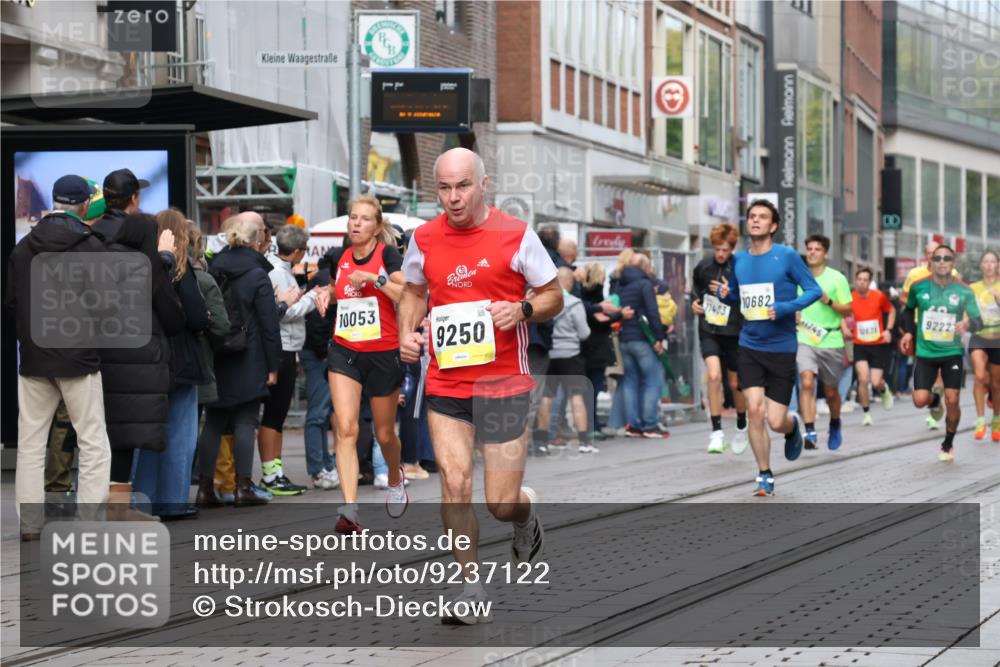 05.10.2025 - 20. swb-Marathon Bremen Strokosch-Dieckow http://msf.ph/oto/9237122 05.10.2025 10:45:16 Ziel 28, 8000, 9200, 9222, 9250, 9709, 9960, 10053, 10350, 10447, 10639, 10682, 10792, 10823, 11346, 11403, 11585, 11678, 11745, 28, 8000, 9200, 9222, 9250, 9709, 9960, 10053, 10350, 10447, 10639, 10682, 10792, 10823, 11346, 11403, 11585, 11678, 11745 meine-sportfotos.de