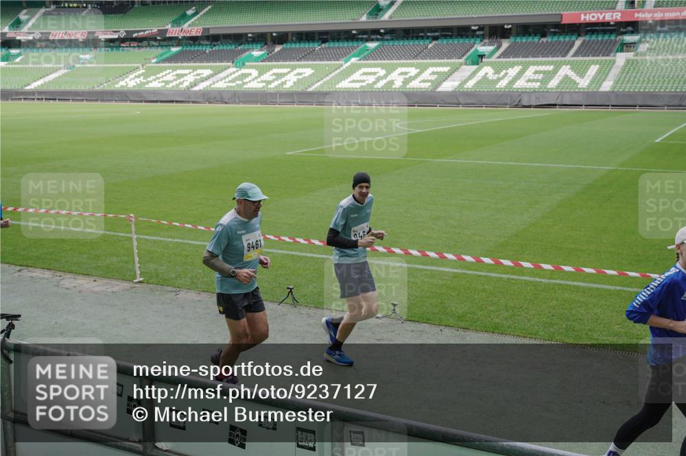 05.10.2025 - 20. swb-Marathon Bremen Michael Burmester http://msf.ph/oto/9237127 05.10.2025 10:32:53 Laufen im Stadion 7165, 8326, 8333, 9176, 9187, 9195, 9197, 9238, 9260, 9268, 9284, 9295, 9313, 9318, 9367, 9392, 9402, 9407, 9436, 9439, 9456, 9461, 9464, 9475, 9492, 9494, 9514, 9517, 9539, 9548, 9570, 9574, 9650, 9703, 9754, 9776, 9830, 9834, 9856, 9868, 9900, 9918, 9933, 9939, 9950, 9957, 9985, 10007, 10008, 10034, 10042, 10046, 10097, 10174, 10215, 10234, 10253, 10308, 10309, 10326, 10349, 10385, 10387, 10388, 10394, 10402, 10416, 10436, 10460, 10475, 10487 meine-sportfotos.de