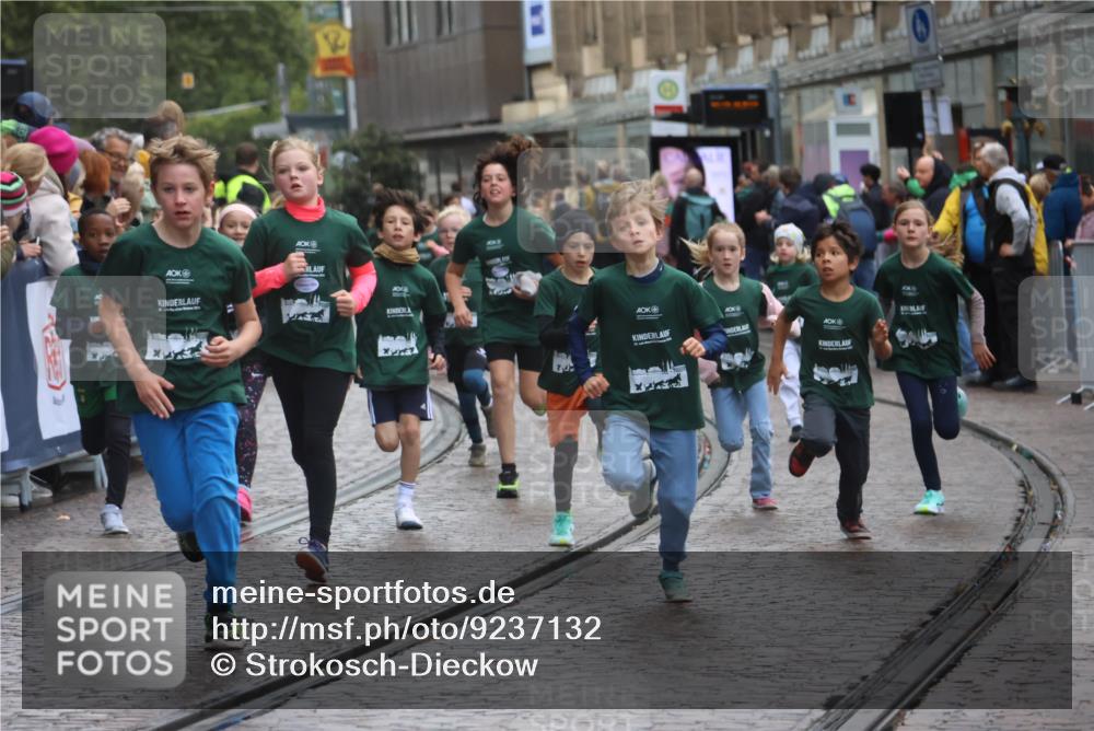 05.10.2025 - 20. swb-Marathon Bremen Strokosch-Dieckow http://msf.ph/oto/9237132 05.10.2025 15:20:36 Ziel  meine-sportfotos.de