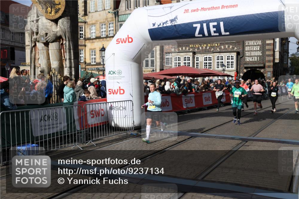 05.10.2025 - 20. swb-Marathon Bremen Yannick Fuchs http://msf.ph/oto/9237134 05.10.2025 11:06:06 Ziel 9355, 9931, 10095, 10587, 10597, 11134, 11425, 11468 meine-sportfotos.de