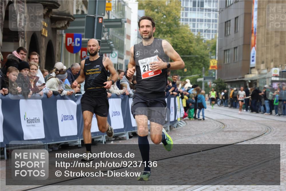 05.10.2025 - 20. swb-Marathon Bremen Strokosch-Dieckow http://msf.ph/oto/9237136 05.10.2025 12:40:11 Ziel 1714, 2138 meine-sportfotos.de