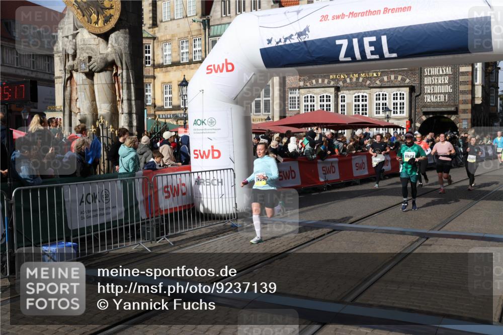 05.10.2025 - 20. swb-Marathon Bremen Yannick Fuchs http://msf.ph/oto/9237139 05.10.2025 11:06:07 Ziel 9355, 9931, 10081, 10095, 10587, 10597, 11134, 11425, 11468 meine-sportfotos.de