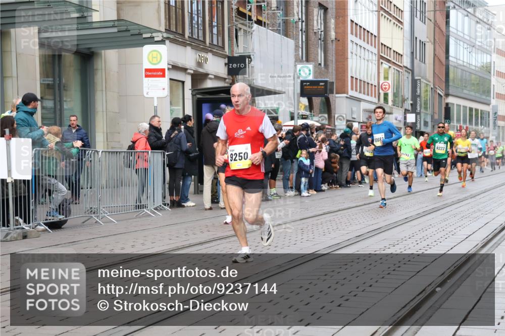 05.10.2025 - 20. swb-Marathon Bremen Strokosch-Dieckow http://msf.ph/oto/9237144 05.10.2025 10:45:17 Ziel 28, 8000, 9200, 9222, 9250, 9709, 9960, 10053, 10350, 10447, 10639, 10682, 10792, 10823, 11403, 11585, 11678, 11745, 28, 8000, 9200, 9222, 9250, 9709, 9960, 10053, 10350, 10447, 10639, 10682, 10792, 10823, 11403, 11585, 11678, 11745 meine-sportfotos.de